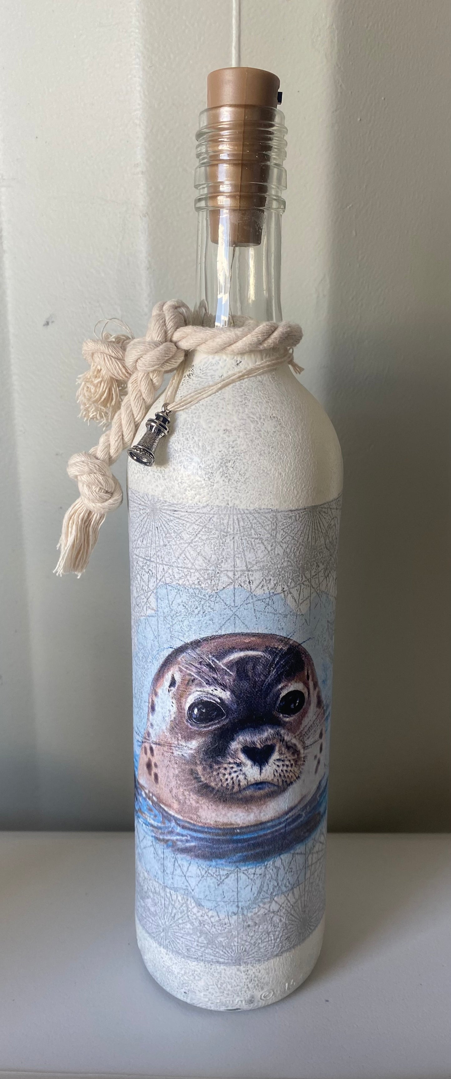 Seal design light up bottle