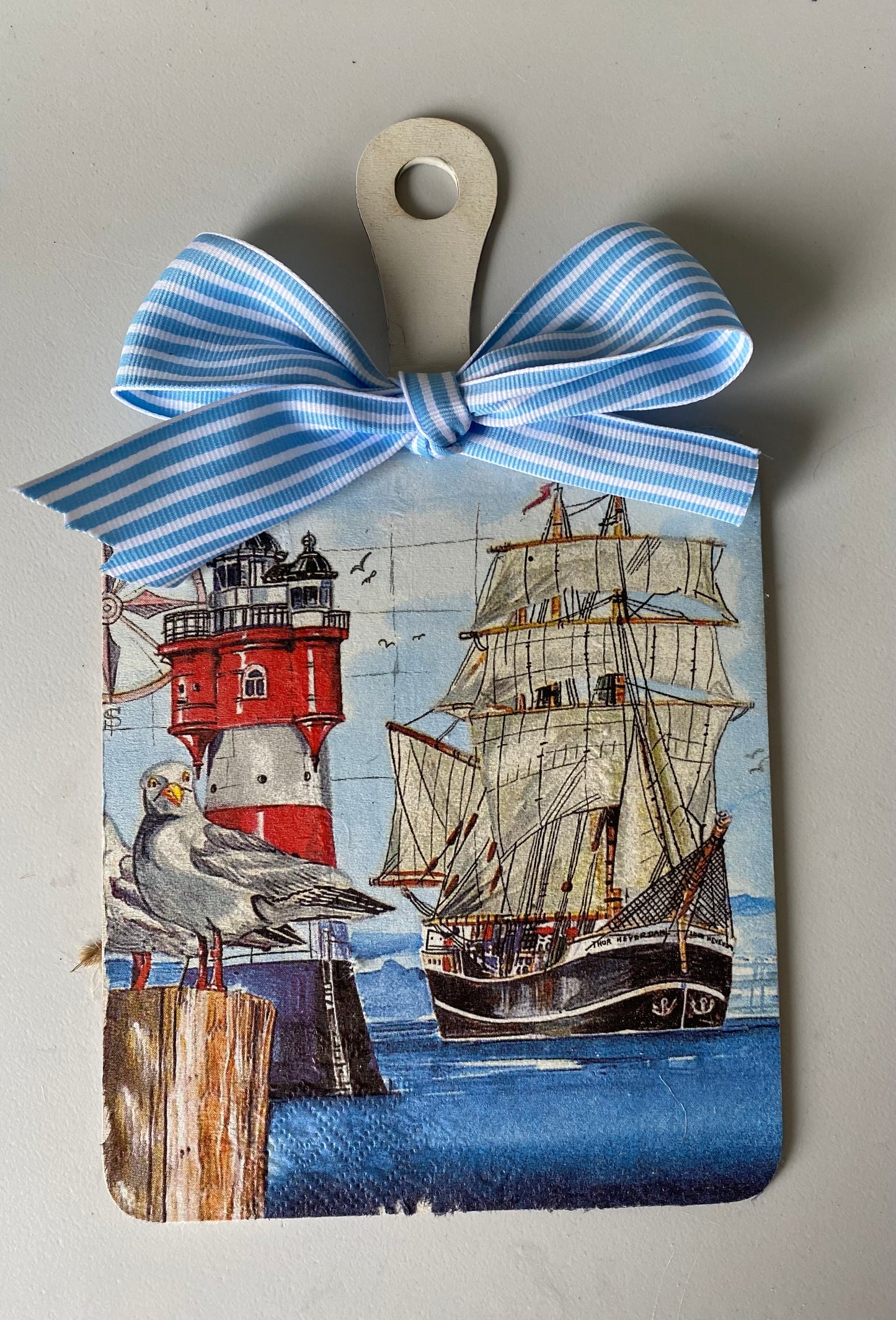 Nautical decorative cheeseboard hanger