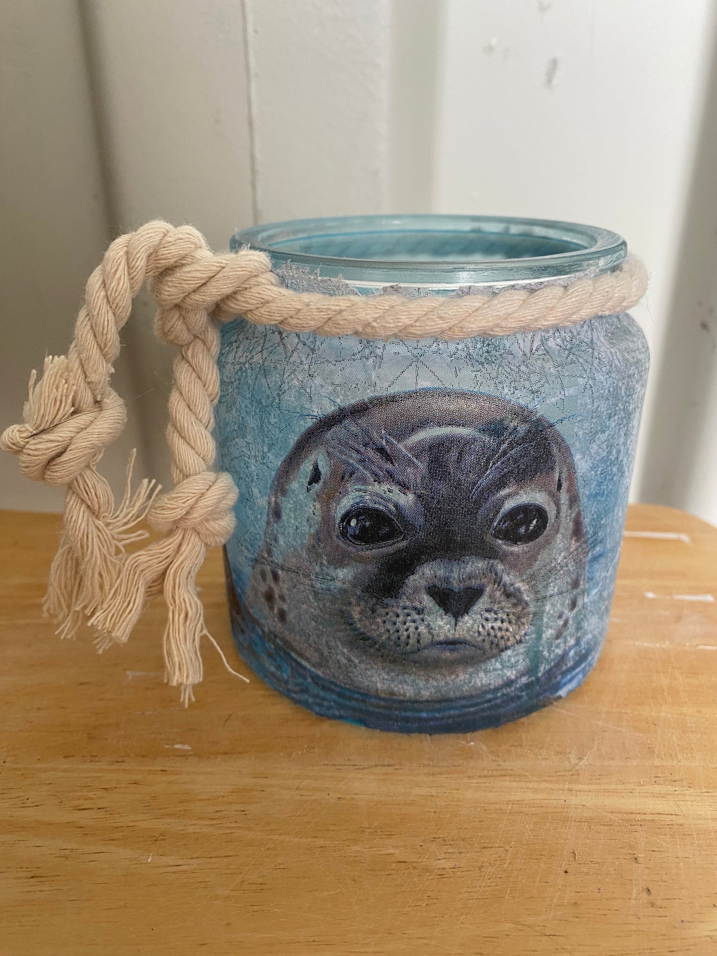 Seal design candle holder