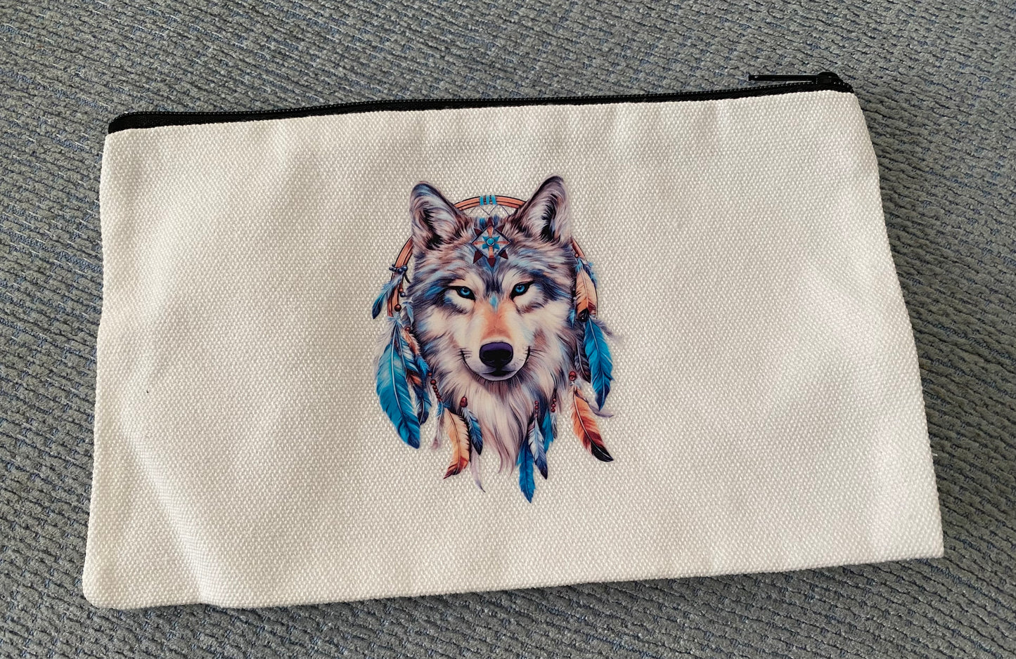Cosmetic bag in cream Wolf design