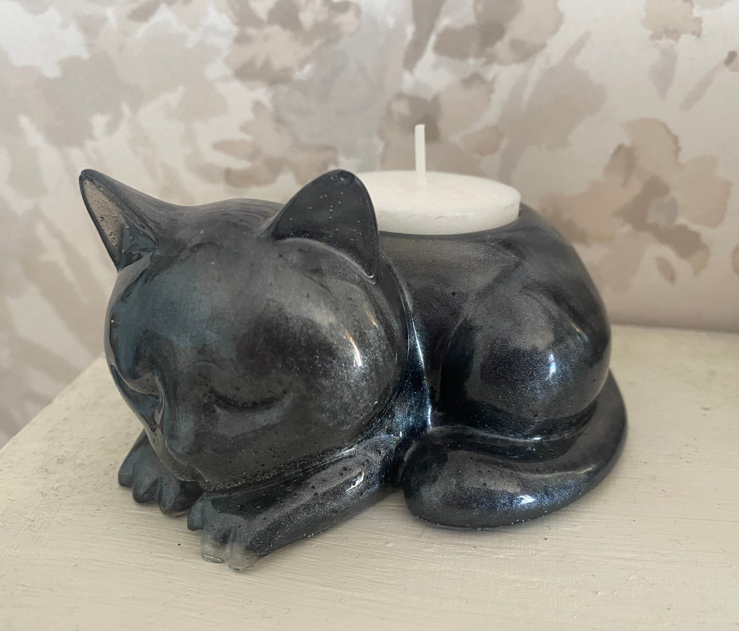 Resin tealight holder Sleeping cat