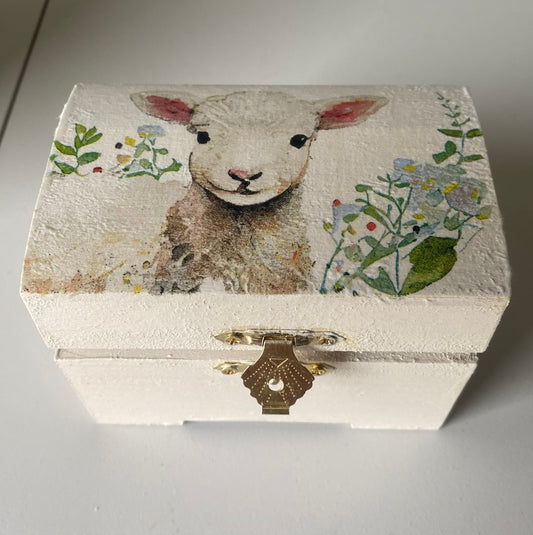 Small trinket box spring lamb