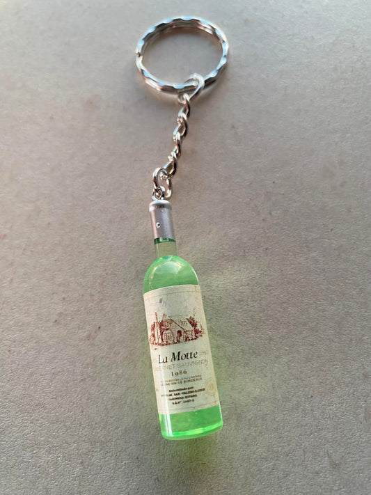 White wine bottle keyring design 2