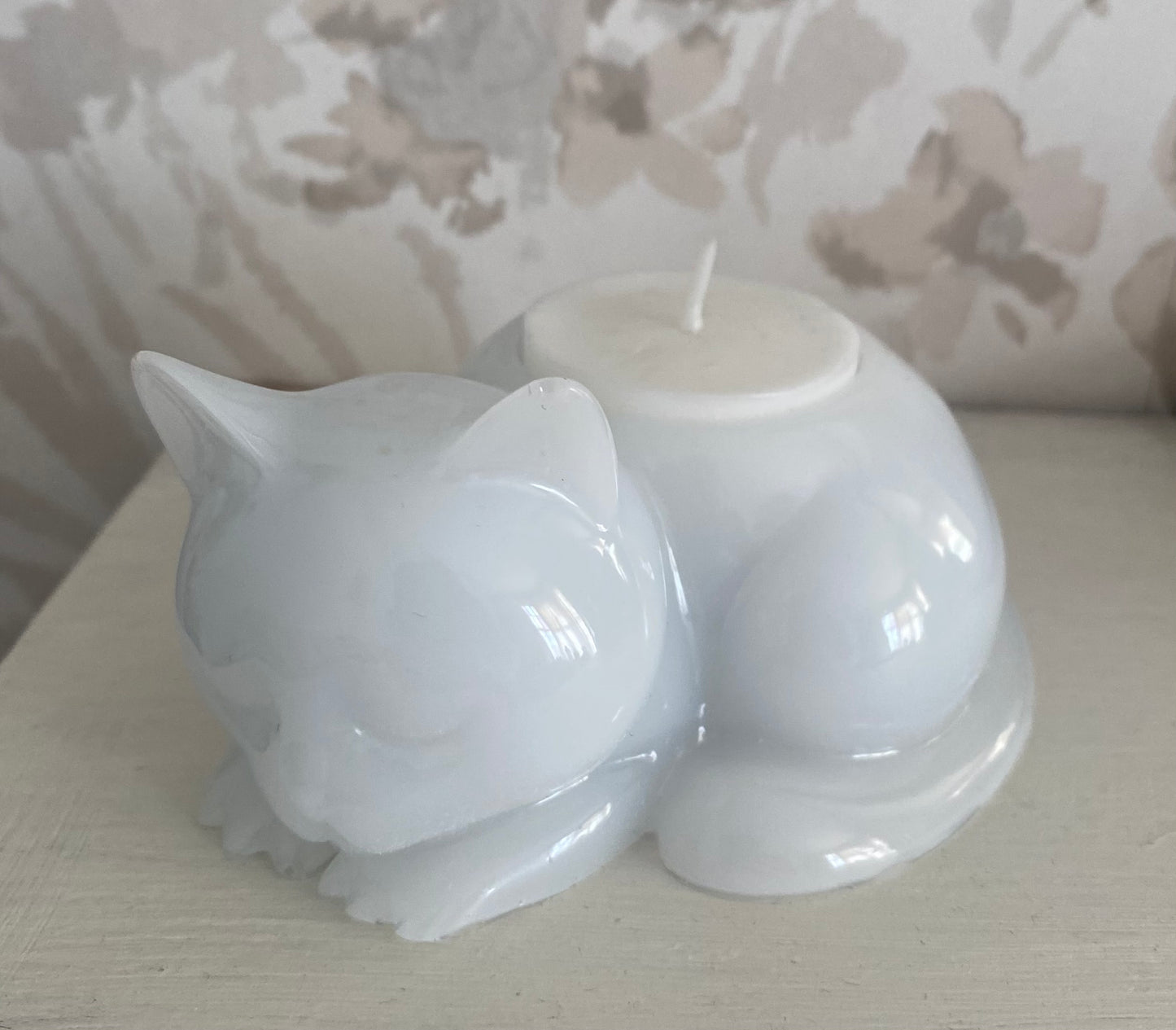 Resin tealight holder cat