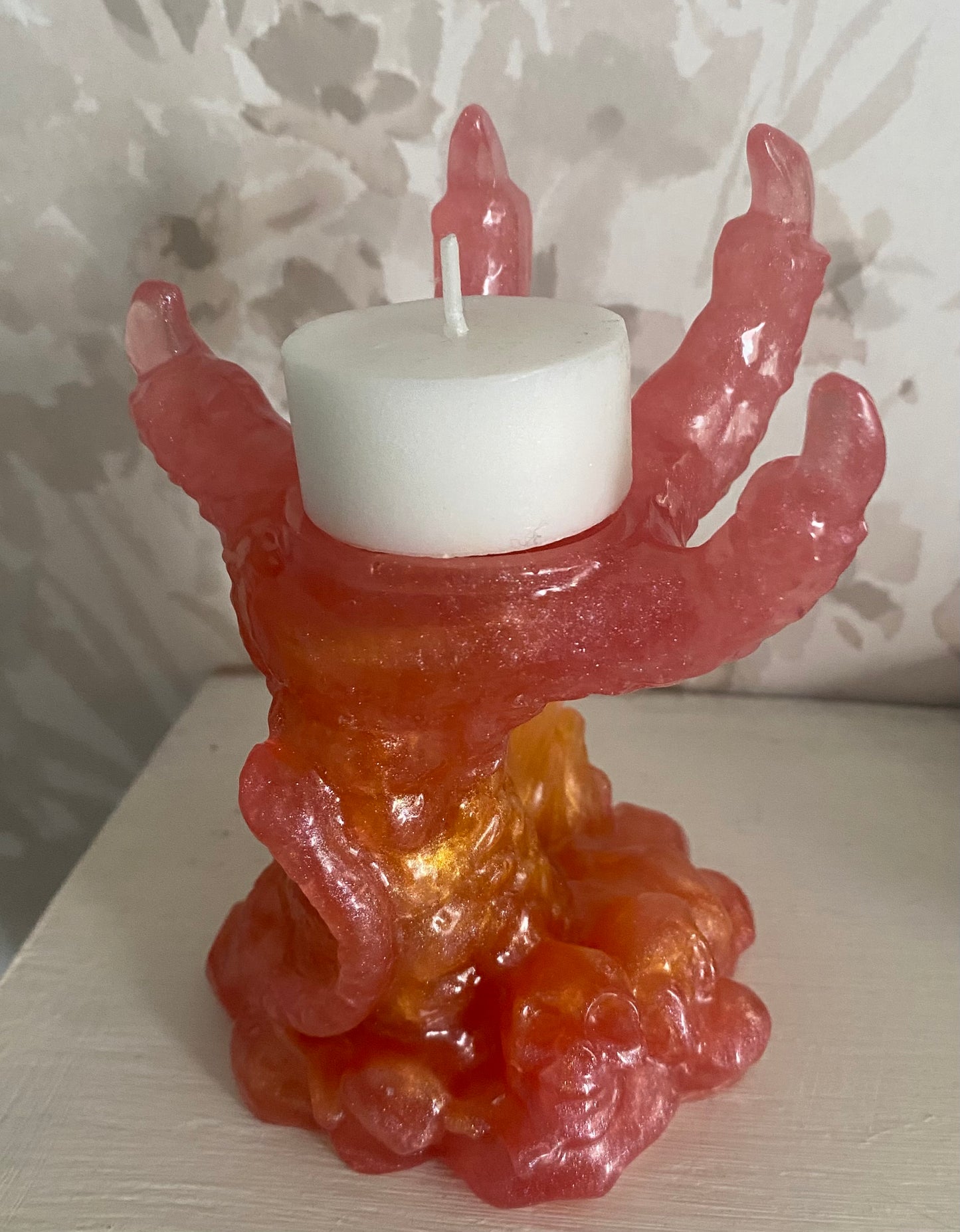 Resin dragon claw tealight holder