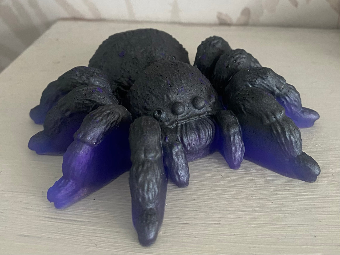 Resin spider