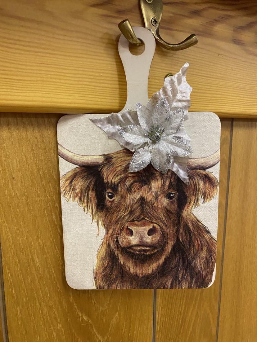 Highland cow hanging cheeseboard design 2